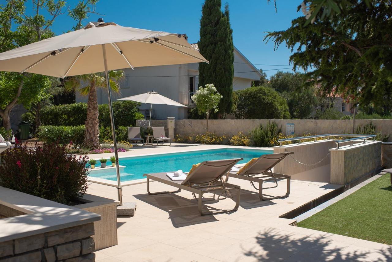 Pool Apartments Galeb Novalja Buitenkant foto