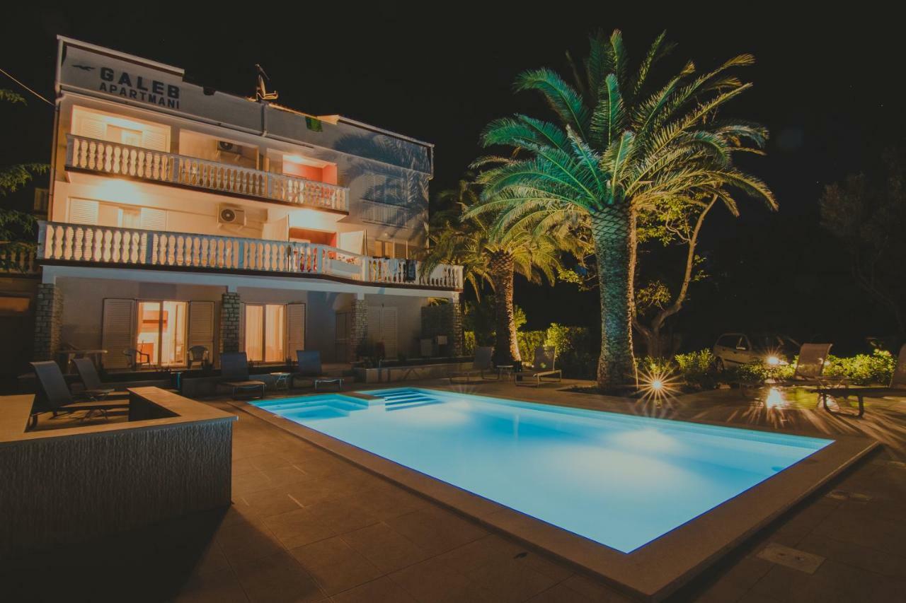 Pool Apartments Galeb Novalja Buitenkant foto